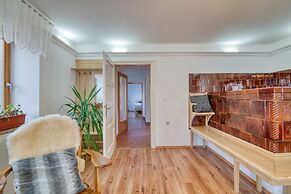 Farmhouse Blackberry Pool&wellness