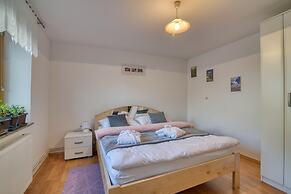 Farmhouse Blackberry Pool&wellness