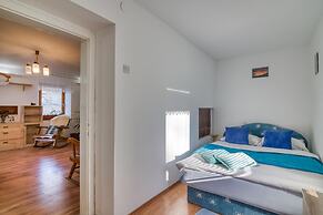 Farmhouse Blackberry Pool&wellness