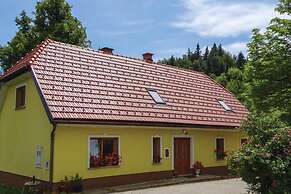 Farmhouse Blackberry Pool&wellness