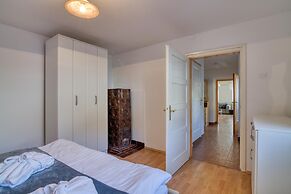 Farmhouse Blackberry Pool&wellness