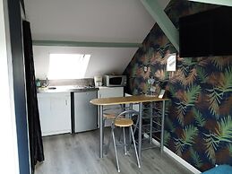 PETIT STUDIO MANSARDE 2 PERSONNES