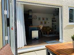 Luxury Apartment-golden Triangle, Parking & Garden