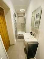 Luxury Apartment-golden Triangle, Parking & Garden