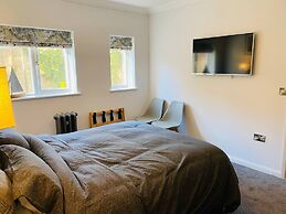 Luxury Apartment-golden Triangle, Parking & Garden