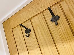 Luxury Apartment-golden Triangle, Parking & Garden