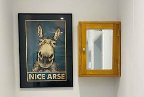 Luxury Apartment-golden Triangle, Parking & Garden