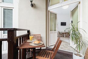 Modern Studio Kantor by Renters