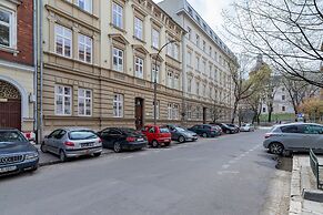 Modern Studio Kantor by Renters