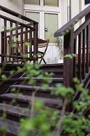 Modern Studio Kantor by Renters