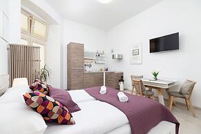 Modern Studio Kantor by Renters