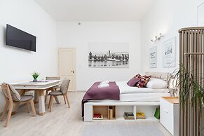 Modern Studio Kantor by Renters