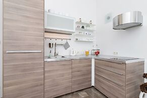 Modern Studio Kantor by Renters