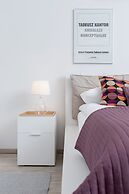 Modern Studio Kantor by Renters