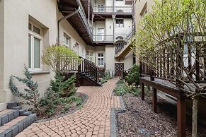 Modern Studio Kantor by Renters