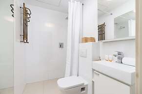 Modern Studio Kantor by Renters