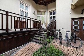 Modern Studio Kantor by Renters