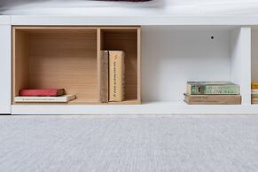 Modern Studio Kantor by Renters