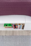 Modern Studio Kantor by Renters