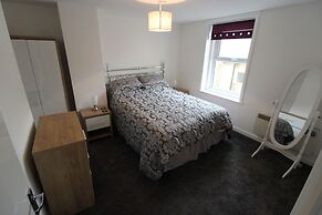 Modern two Bedroom Apartment Ideally Located