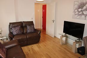 Modern two Bedroom Apartment Ideally Located