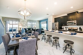 Luxury 5 Bed Townhome With Pool 5 Bedroom Townhouse by RedAwning