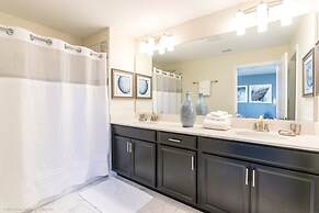 Luxury 5 Bed Townhome With Pool 5 Bedroom Townhouse by RedAwning