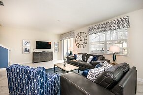 Luxury 5 Bed Townhome With Pool 5 Bedroom Townhouse by RedAwning