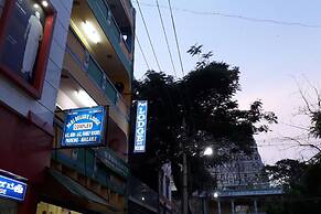 Parisha Residency - Temple Side Hotel