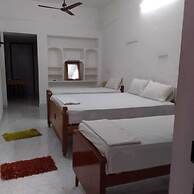 Parisha Residency - Temple Side Hotel