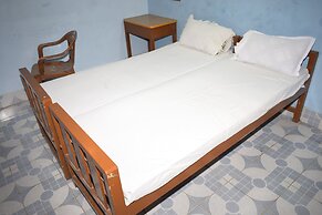 Parisha Residency - Temple Side Hotel