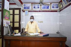 Parisha Residency - Temple Side Hotel