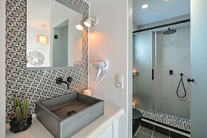 Naxos Finest Hotel & Villas