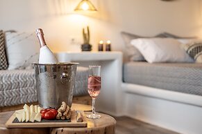 Naxos Finest Hotel & Villas