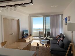 Panoramic Seaview Balcony Escape by Sea N Rent