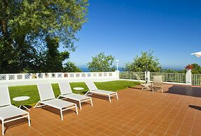 Exclusive Luxury Villa with Pool and Spa