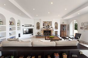 Exclusive Luxury Villa with Pool and Spa