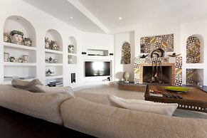 Exclusive Luxury Villa with Pool and Spa