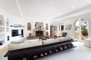 Exclusive Luxury Villa with Pool and Spa