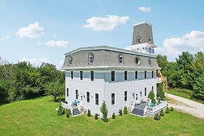 The Starlight Tower Manor, River, Arcades, Observatory, Theater by Red