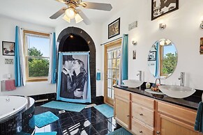 Starlight Tower Suite 1 Bedroom With Stunning Views 1 Villa by RedAwni