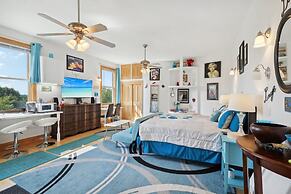 Starlight Tower Suite 1 Bedroom With Stunning Views 1 Villa by RedAwni