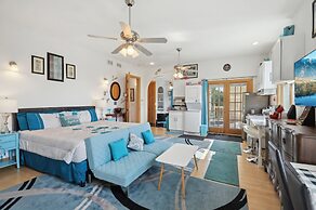 Starlight Tower Suite 1 Bedroom With Stunning Views 1 Villa by RedAwni