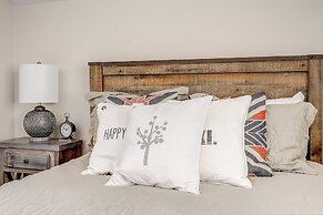 Mountain Willow At Grand Park 4 Bedroom Home by RedAwning