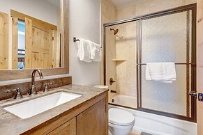 Mountain Willow At Grand Park 4 Bedroom Home by RedAwning