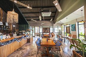 Dugong Village-Green Hotel