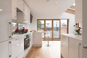 2 Bed - Very Convenient Location - South Terrace