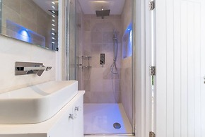 2 Bed - Very Convenient Location - South Terrace