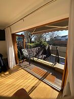 2 Bed - Very Convenient Location - South Terrace