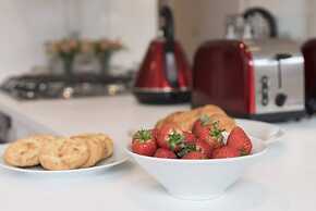 2 Bed - Very Convenient Location - South Terrace